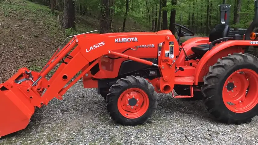 Kubota L3301 tractor