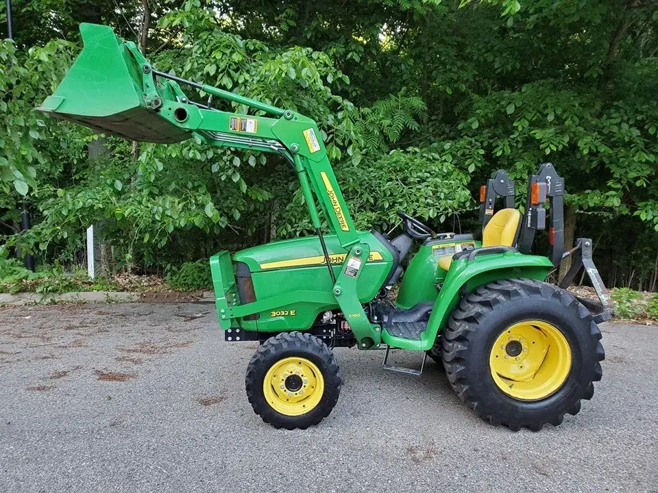 JD 3032E tractor